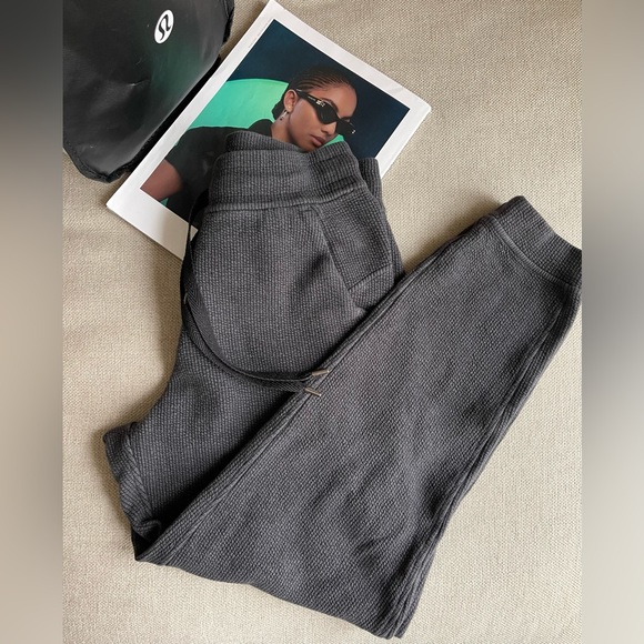 Lululemon Ribbed High-Rise 25” Joggers 7/8 Length In Heathered Black Size 4 - Picture 15 of 15